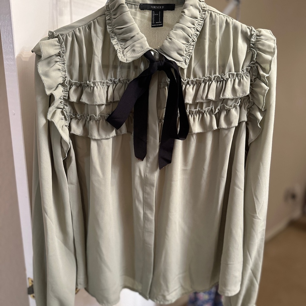 Ruffled Pussycat Bow Shirt NWT